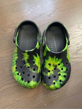 Crocs Green Black Tie-dye swirl clogs M5 W7